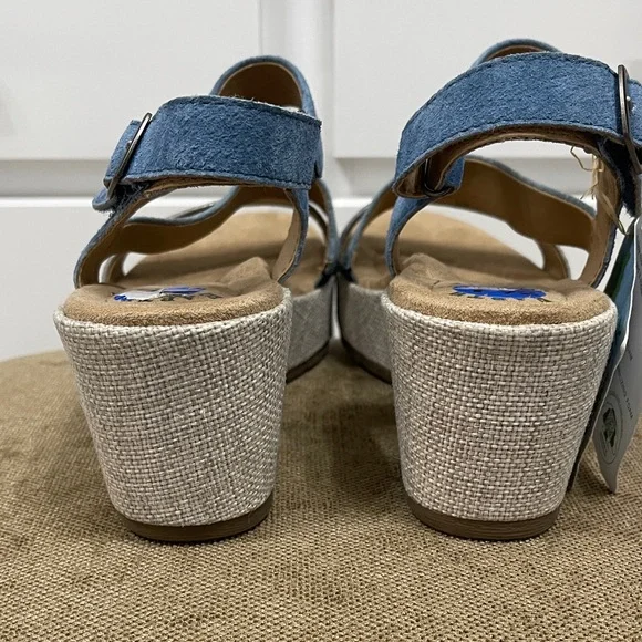 Earth Origins Women's Wedge Sandals in Blue and Silver - Picture 4 of 5